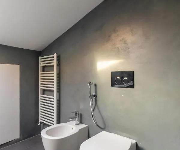 Italy Prestigious Historical Attic In דירה *