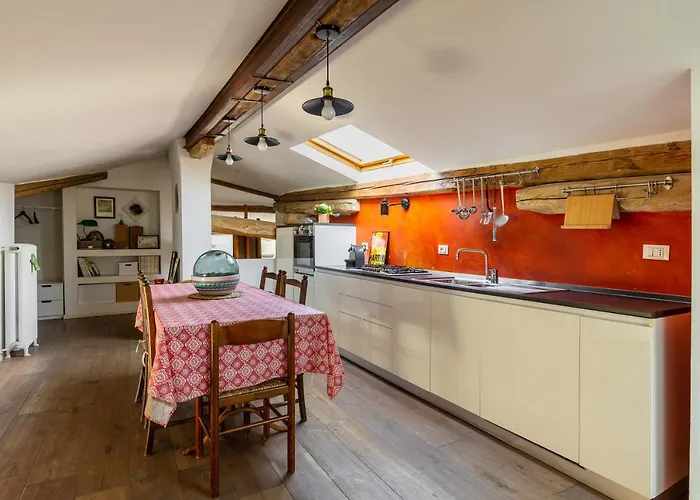 Italy Prestigious Historical Attic In * בולוניה