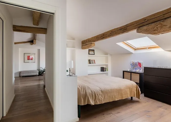 Italy Prestigious Historical Attic In דירה *