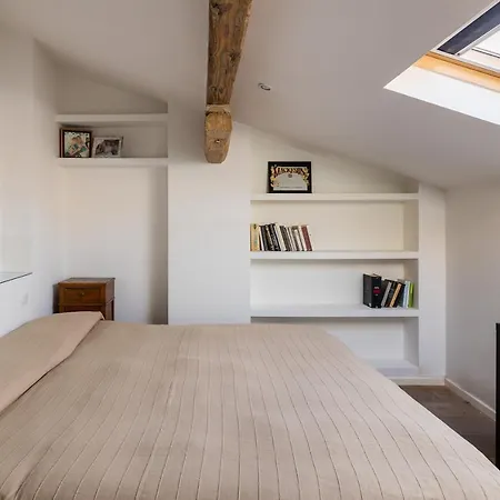 Italy Prestigious Historical Attic In 公寓 *