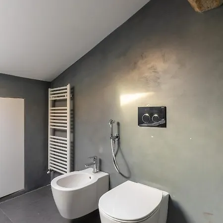 Italy Prestigious Historical Attic In דירה *