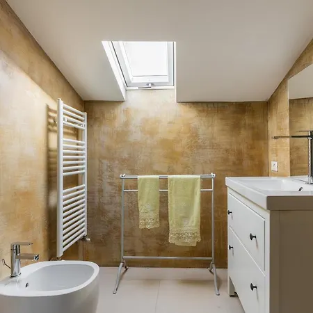 Italy Prestigious Historical Attic In בולוניה