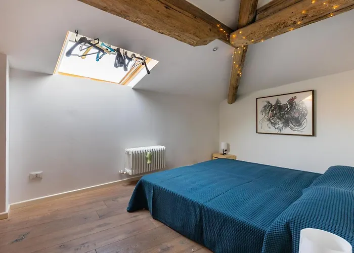 Italy Prestigious Historical Attic In * Болонья