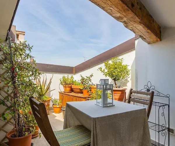 Italy Prestigious Historical Attic In Апартаменты